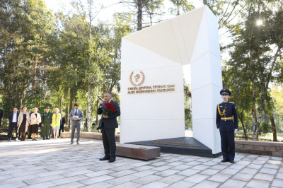 В Иркутске открыли памятник медикам, погибшим при борьбе с Covid-19