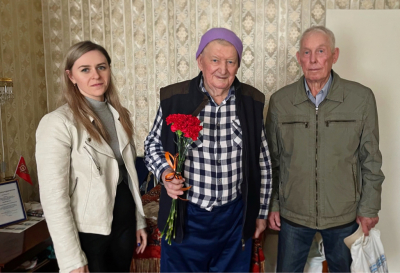 Иркутское профобъединение совместно с молодежным советом поздравили ветерана с Днем Победы
