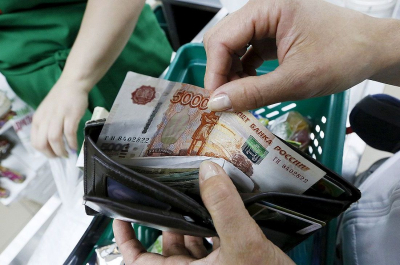 В России зафиксировано максимальное снижение реальных зарплат