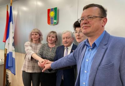 Мэр Братска С.Серебренников провёл в городской администрации ежегодную встречу с профактивом города,  приуроченную к празднику 1 Мая.