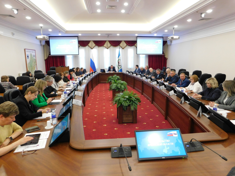 В Иркутске состоялось первое в 2026 году заседание областной трёхсторонней комиссии по регулированию социально-трудовых отношений