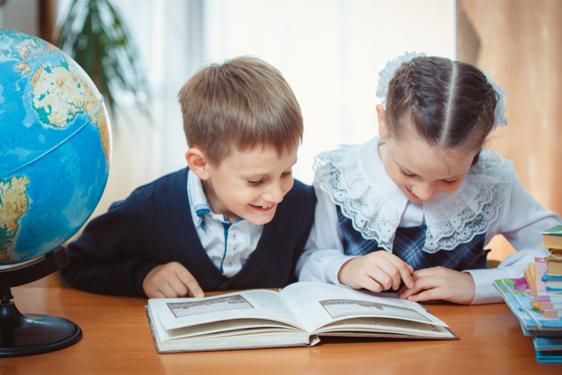 Почти 200 млрд рублей выделят на выплату семьям с детьми для подготовки к школе