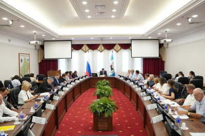 Трехсторонняя комиссия Иркутской области рассмотрела вопросы задолженности по зарплате