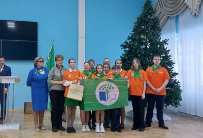 В Иркутской области первичке Рослеспрофсоюза вручен «Зеленый флаг» за поддержку школьного лесничества