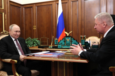 Владимир Путин провел рабочую встречу с Михаилом Шмаковым