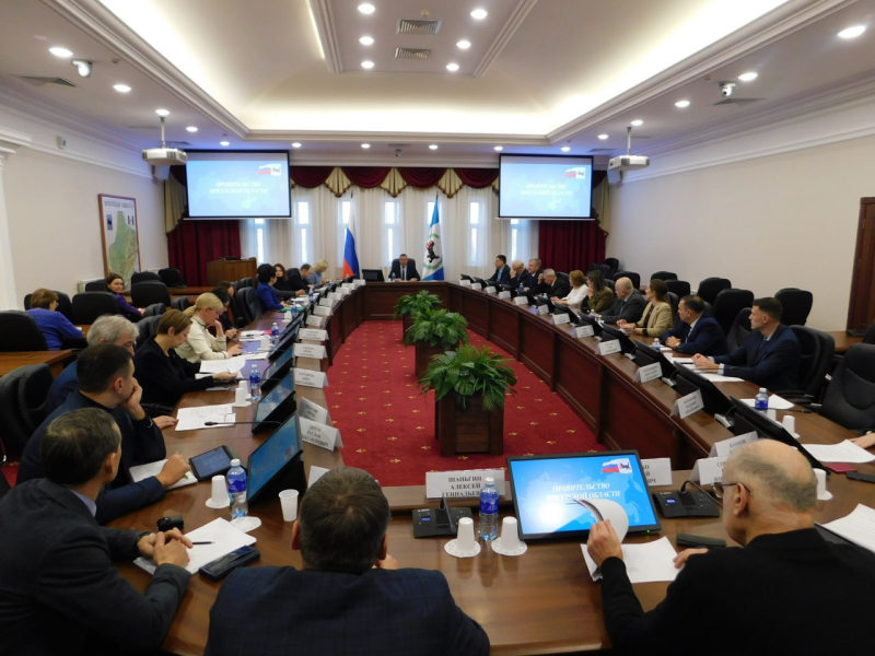 В Иркутске состоялось заключительное в 2025 году заседание областной трёхсторонней комиссии по регулированию социально-трудовых отношений